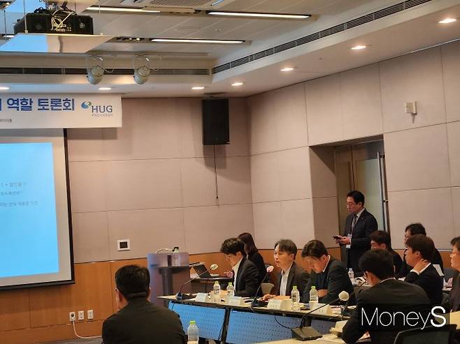 주택도시보증공사(HUG)가 30일 개최한 '전세사기 피해자 보호를 위한 HUG의 역할' 세미나를 통해 '전세사기피해자 지원 및 주거안정에 관한 특별법'(전세사기특별법)의 맹점을 비판하고 나섰다./사진=정영희 머니S 기자