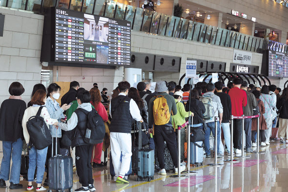 지난해 근로자의 날을 맞아 김포공항이 여행객들로 북적이고 있는 모습. [헤럴드경제 DB]