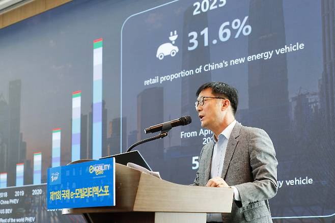 노원호 BYD 코리아 상용차 대표가 국제 e-모빌리티엑스포 '한-중 EV산업 비즈니스 포럼'에서 발표자로 나섰다. 한국자동차기자협회 제공