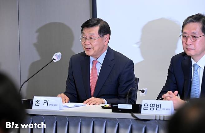 존 리 우주항공청 임무본부장 내정자가 2일 오후 서울 종로구 디지털플랫폼정부위원회 대회의실에서 열린 과기정통부 출입기자단 차담회에서 인사말을 하고 있다./사진=이명근 기자 qwe123@