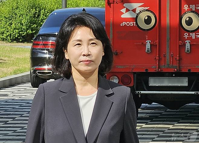 ‘공직선거법 위반’ 혐의로 불구속 기소된 더불어민주당 이재명 대표의 배우자 김혜경 씨가 2일 오전 경기 수원시 영통구 수원지방법원에서 열린 4차 공판에 출석하고 있다. 2024.5.2/뉴스1 ⓒ News1 김기현 기자