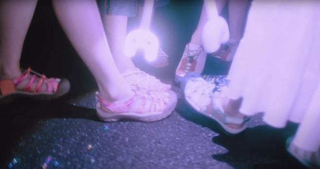 유튜브 〈 NewJeans〉