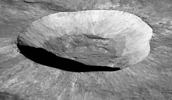 준위성 카모오알레와가 떨어져 나온 곳으로 추정되는 지름 22km 크기의 달 뒷면 조르다노 브루노 충돌구. 미 항공우주국의 달정찰궤도선(LRO)이 촬영했다. 미 항공우주국 제공