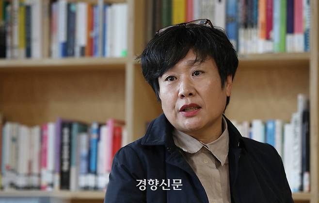 5인 미만 사업장에서 일해 온 여성 노동자 이수영씨(57)가 지난 3월19일 서울 종로구 전태일기념관에서 경향신문과 인터뷰하고 있다. 김창길 기자