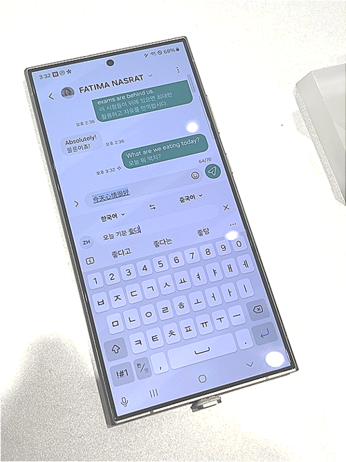 갤럭시 S24를 통해 문자 메시지도 실시간 번역 기능을 이용할 수 있다. [사진=안서진 기자]