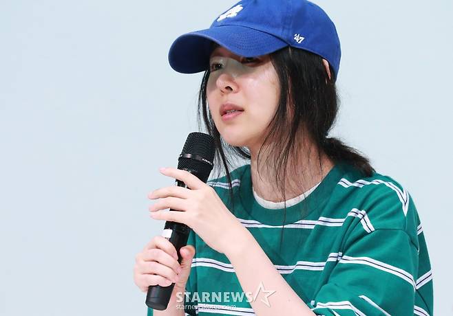 하이브와 대립하고 있는 민희진 어도어 대표가 25일 오후 서울 강남구 한국컨퍼런스센터 대강당에서 진행된 긴급 기자회견에서 질문에 답하고 있다. /2024.04.25 /사진=이동훈