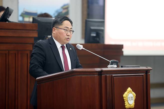박현수 수원시의회 의원(국, 평·금곡·호매실)이 3일 시의회에서 열린 제381회 임시회 제2차 본회의에서 5분 자유발언을 하고 있다. (수원시의회 제공)