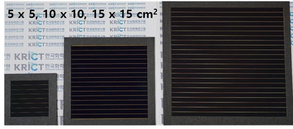 연구팀이 제작한 페로브스카이트 태양전지 대면적 셀.[한국화학연구원 제공]