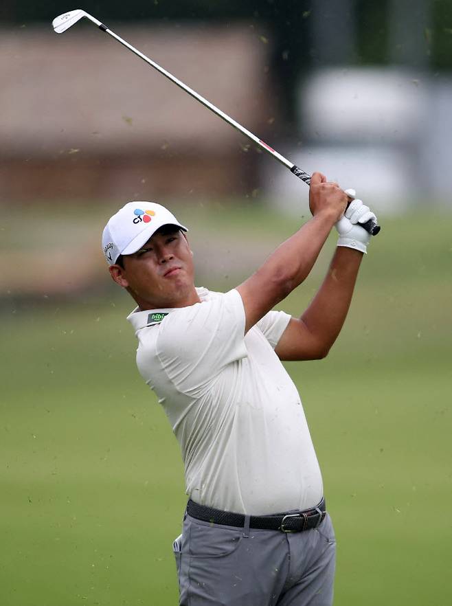 김시우가 PGA 투어 더CJ컵 바이런넬슨 둘째 날 16번홀에서 아이언샷으로 홀을 공략하고 있다. (사진=AFPBBNews)