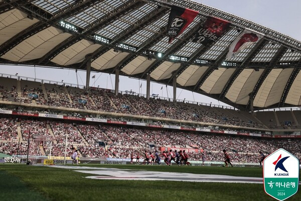 경기장을 가득 메운 관중들. 사진┃한국프로축구연맹