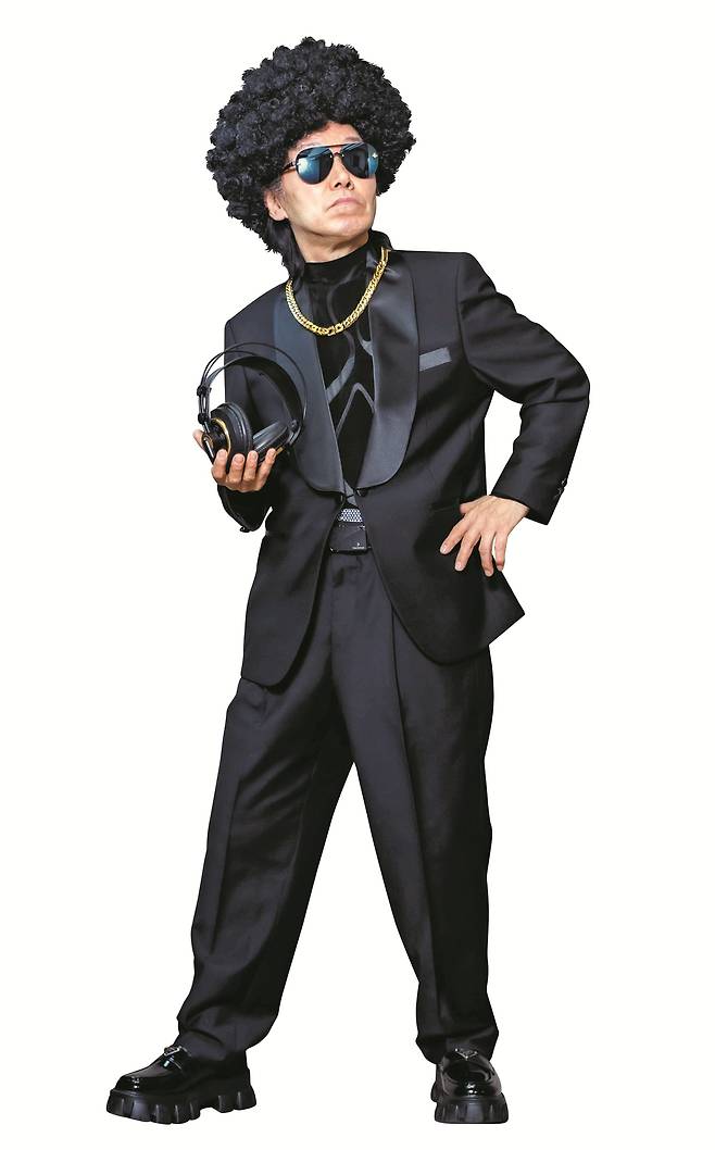 아직 늙지 않았다. 칠순의 이박사는 “연예인이니까 새로운 걸 보여주겠다”며 “귀를 긁어주는 디스코 민요를 준비 중”이라고 말했다. /시노엔터