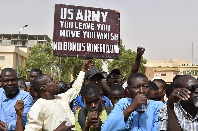 지난달 13일 아프리카 니제르에서 미군 철수를 요구하는 시위가 벌어지고 있다. /AFP 연합뉴스
