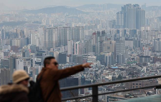 남산타워에서 본 아파트 단지 모습. /뉴스1