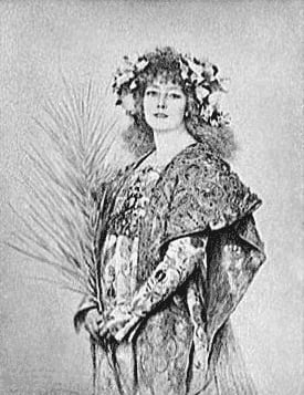 1896년 촬영된 사라 베르나르의 사진.