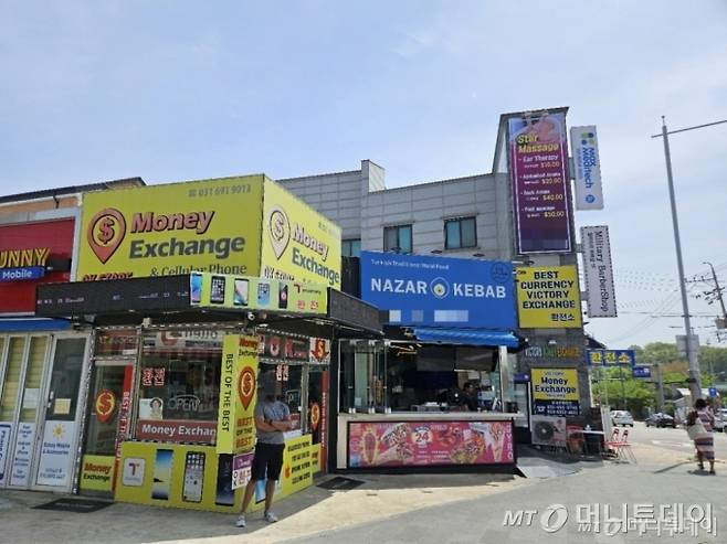 지난 28일 오전 경기 평택시 안정리 캠프 험프리스 기지 앞 사설 환전소. /사진=정세진