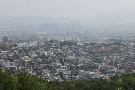 서울 동남·서남·서북권 14개 구 오존주의보 발령 4일 오후 1시를 기해 서울 동남·서남·서북권 14개 구에 오존주의보가 내려졌다고 환경부 한국환경공단이 전했다. 연합뉴스