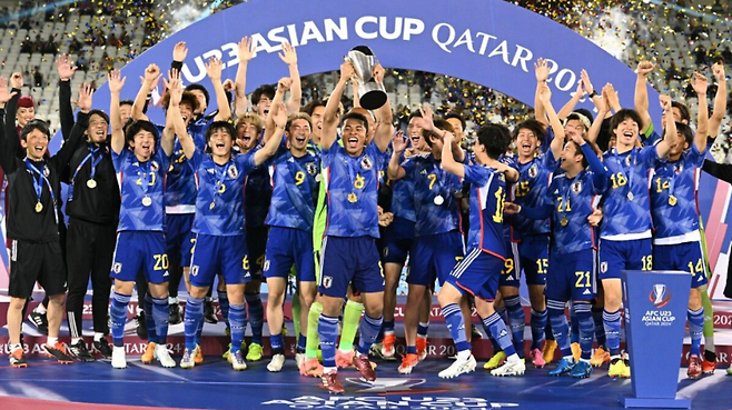 ▲ 4일 일본 23세 이하 축구대표팀이 우즈베키스탄을 꺾고 2024 아시아축구연맹 U-23 아시안컵 우승을 차지했다. 0-0 상황에서 돌입한 후반 추가시간에 결승골을 터뜨리면서 8년 만에 정상을 탈환했다. 이번 대회 1~3위까지 올림픽 본선 직행이 가능했던 가운데 일본, 우즈베키스탄, 이라크가 티켓을 확보했다. 1996 애틀랜타 올림픽을 시작으로 8회 연속 본선 진출 기록을 이어간 일본은 본선에서 말리, 이스라엘, 파라과이와 한 조에 속해 최상의 조 편성을 받게 됐다. ⓒ 아시아축구연맹
