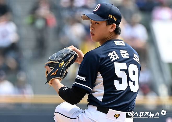 최준호는 4일 잠실구장에서 열린 '2024 신한 SOL Bank KBO 리그' LG와 주말 3연전 두 번째 맞대결에서 선발 등판했다. 4.1이닝 2실점으로 생애 첫 승리 투수 요건을 눈앞에 두고 마운드를 떠나야 했다. 잠실, 김한준 기자