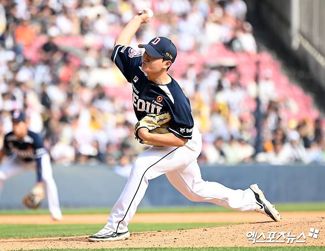 김택연은 4일 잠실구장에서 열린 '2024 신한 SOL Bank KBO 리그' LG와 주말 3연전 두 번째 맞대결에서 팀의 세 번째 투수로 나섰다. 1.2이닝 무실점으로 LG 타선을 돌려세워 팀 승리를 지켰다. 잠실, 김한준 기자