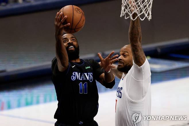 카이리 어빙의 레이업 [게티이미지/AFP=연합뉴스]