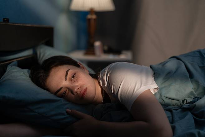 인기 있는 10대들은 그렇지 않은 또래들보다 잠을 적게 자는 것으로 나타났다. [사진= 게티이미지뱅크]