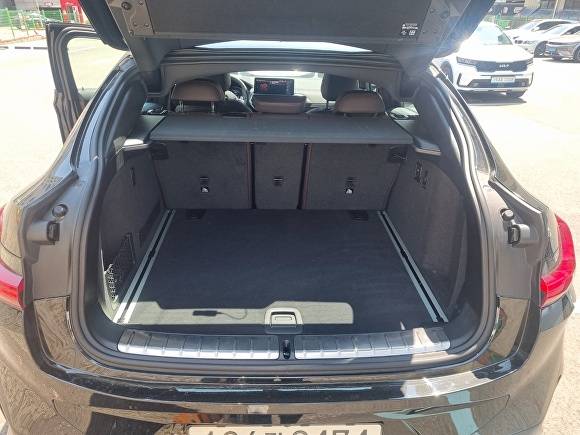 BMW X4 적재공간. [사진=홍성효 기자]