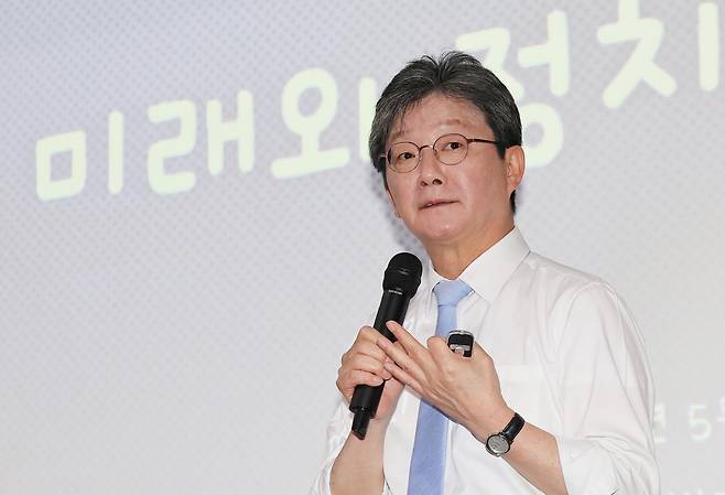 유승민 국민의힘 전 의원이 2일 오후 인천 연수구 인천대 교수회관에서 '청년의 미래와 정치'를 주제로 특강을 하고 있다. [연합]