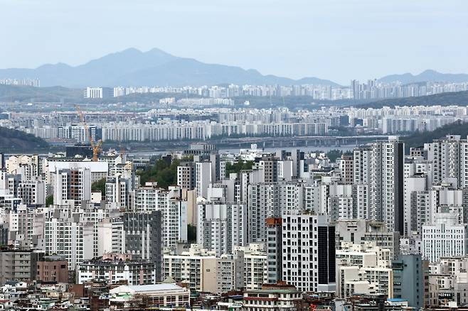 남산에서 바라본 서울아파트의 모습. [연합]