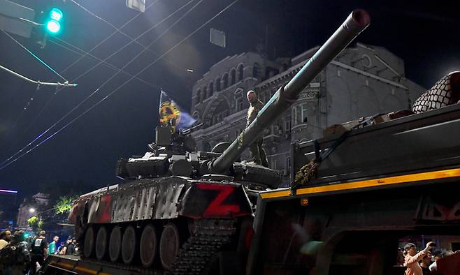 사병 중대(PMC) 바그너 그룹 군인들이 2023년 6월 24일 러시아 남부 로스토프나도누 시내를 떠날 준비를 하는 모습. EPA연합뉴스