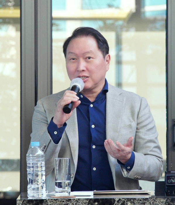 최태원 대한상공회의소 회장이 서울 프레이저플레이스호텔에서 간담회를 열고 2기 운영 계획을 밝혔다.