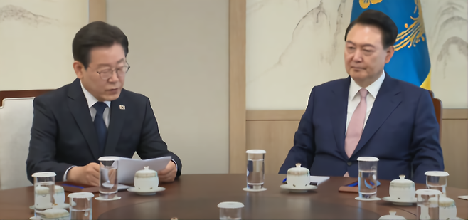지난달 29일 낮 서울 대통령실에서 진행된 회담에서 이재명 대표가 윤석열 대통령에 모두 발언을 하는 모습 (사진, SBS 유튜브 갈무리)