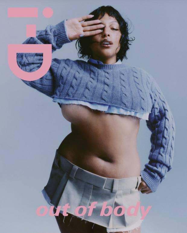 플러스사이즈 모델인 팔로마 엘세서가 미우미우 세트를 입은 모습을 담은 잡지 표지. 사진=SNS 캡처