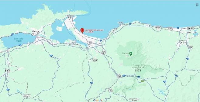 돗토리 해안선 하이킹 지도. 빨간점이 유미가하마 해안선의 중심지. [구글 지도 캡쳐]