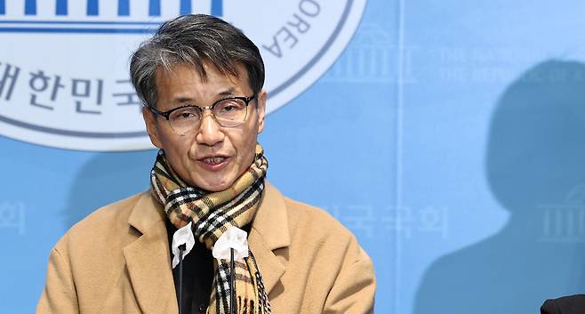 김건희 여사에게 명품 가방을 건넨 최재영 목사가 지난 1월 22일 오후 서울 여의도 국회 소통관에서 기자회견을 하고 있다./뉴스1