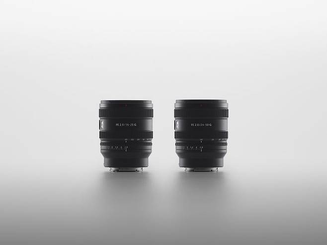 F2.8 컴팩트 풀프레임 G렌즈 2종 ‘FE 16-25mm F2.8 G’(왼) 및 ‘FE 24-50mm F2.8 G’(오)ⓒ소니코리아