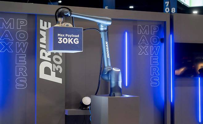 두산로보틱스가 '오토메이트 2024' 현장에서 공개한 P시리즈 협동로봇. (사진=두산로보틱스)