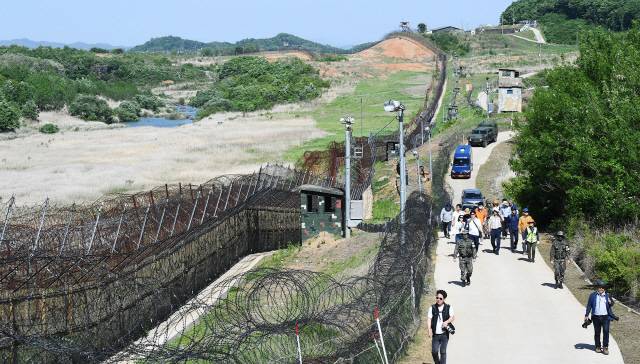 ▲ 강원툭별자치도 철원군 DMZ 평화의 길의 백마고지 조망대~공작새 능선 조망대 구간.