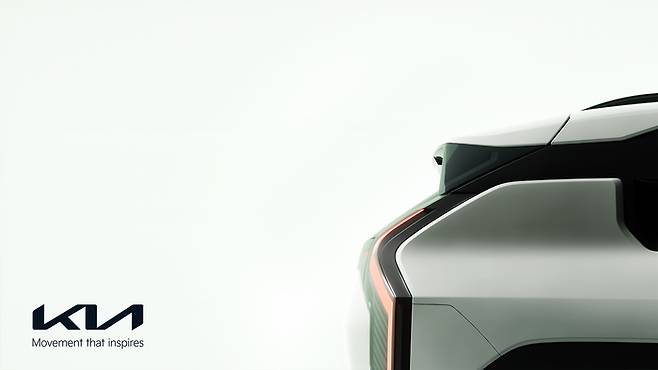 기아가 전기차 대중화를 선도할 ‘더 기아 EV3’의 티저 이미지와 영상을 7일 공개했다. 기아는 오는 23일 EV3의 디자인을 포함한 세부 상품 정보를 온라인 월드 프리미어 영상을 통해 공개할 예정이다. 기아 제공