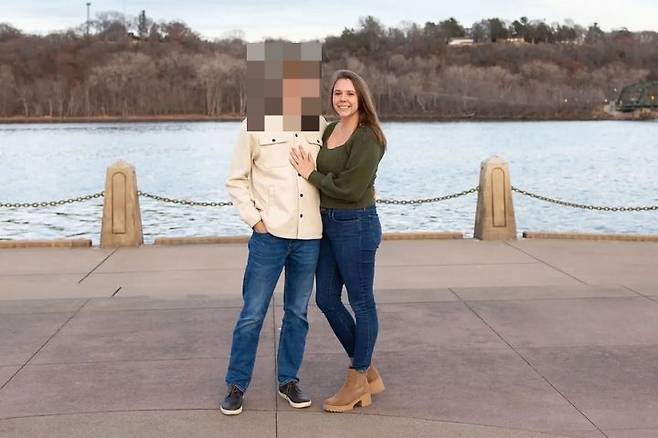 미국에서 결혼을 3개월 앞둔 여교사가 11살 초등학생 제자와 부적절한 관계를 맺은 것이 밝혀져 논란이다. /사진=SNS 갈무리