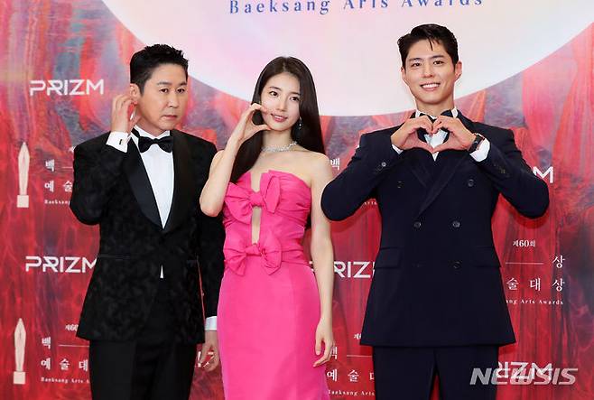 [서울=뉴시스] 김혜진 기자 = 방송인 신동엽(왼쪽부터), 배우 수지, 박보검이 7일 오후 서울 강남구 코엑스에서 열린 제60회 백상예술대상 시상식에서 레드카펫을 밟고 있다. 2024.05.07. jini@newsis.com