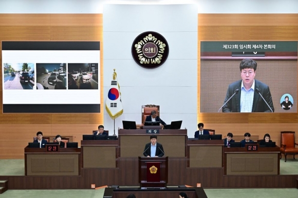 서울시의회 제323회 임시회 본회의 5분 자유발언 중인 김동욱 의원