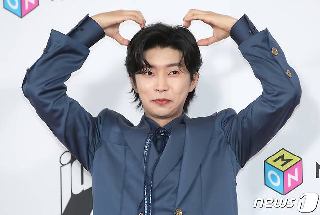 가수 임영웅이 10일 오후 인천 남동구 소래로 인천남동체육관에서 열린 '2023 더팩트 뮤직 어워즈'(2023 TMA) 레드카펫 행사에 참석해 포즈를 취하고 있다. 2023.10.10/뉴스1 ⓒ News1 권현진 기자