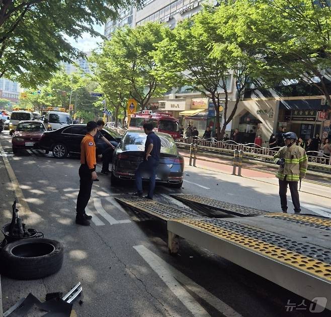 8일 오후 서울 노원구 중계동 은행 사거리에서 8중 추돌 사고가 발생했다. (독자 제공)