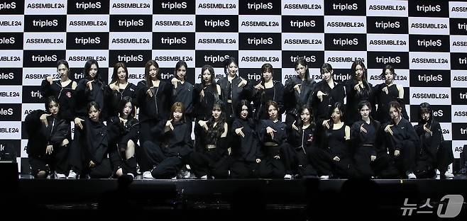 그룹 트리플에스(tripleS)가 8일 오후 서울 광진구의 예스24라이브홀에서 가진 정규 앨범 'ASSEMBLE24(어셈블24)' 쇼케이스에서 포즈를 취하고 있다. 2024.5.8./뉴스1 ⓒ News1 권현진 기자