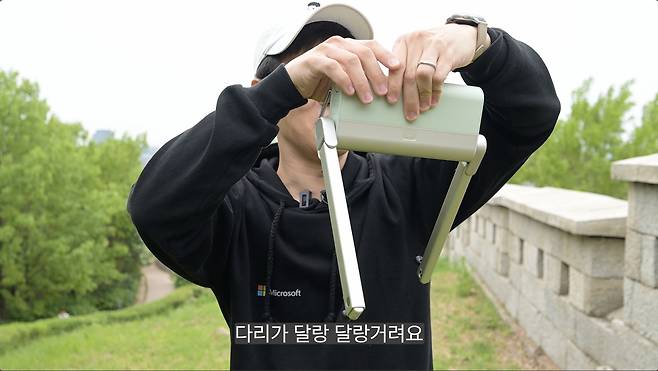 윔 로봇 본체 모습. 구동 모터를 1개로 줄여 무게를 1.6kg로 경량화했다. /조선일보 테크 유튜브 '형태크' 캡처