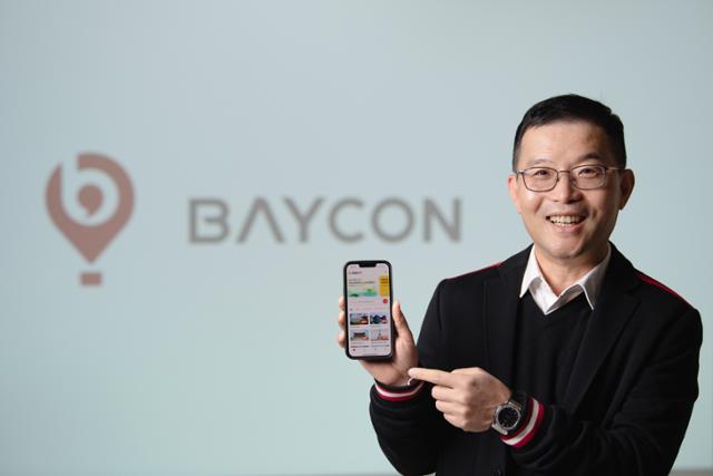 서용준 베이콘 대표가 '이심이지' 앱을 보여주며 유심카드가 필요 없는 이심 서비스에 대해 설명하고 있다. 임은재 인턴기자