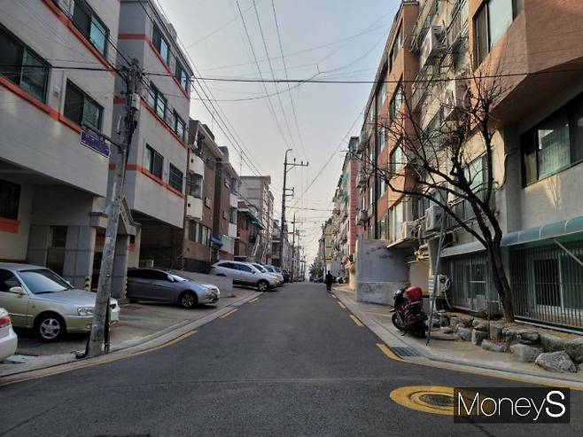 지난달 경매 시장에 나온 서울 빌라가 18년 만에 가장 많았다. 사진은 서울의 빌라가 밀집된 지역.  /사진=신유진 기자