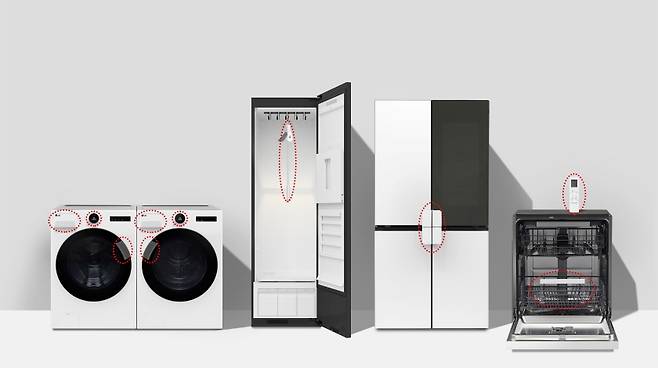 누구나 손쉽게 가전을 사용하도록 돕는 ‘LG 컴포트 키트’. (사진 왼쪽부터) LG 컴포트 키트가 적용된 세탁기, 건조기, 스타일러, 냉장고, 식기세척기, 에어컨 리모컨(오른쪽 위). [LG전자 제공]