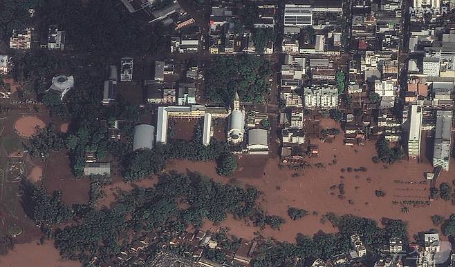 홍수로 라제아도에 위치한 로욜라 성당이 물에 잠겼다. ⓒ 로이터=뉴스1 ⓒ News1 박형기 기자
