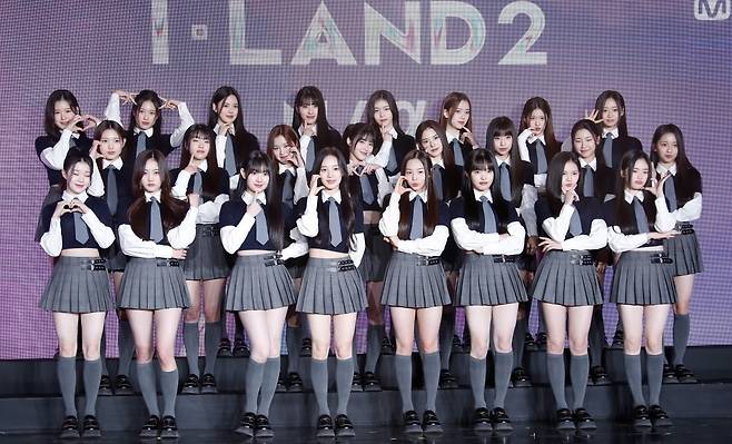 Mnet 서바이벌 프로그램 'I-LAND2 : N/a'(이하 아이랜드2) 제작발표회에서 참가자들이 포즈를 취하고 있다./사진=뉴스1